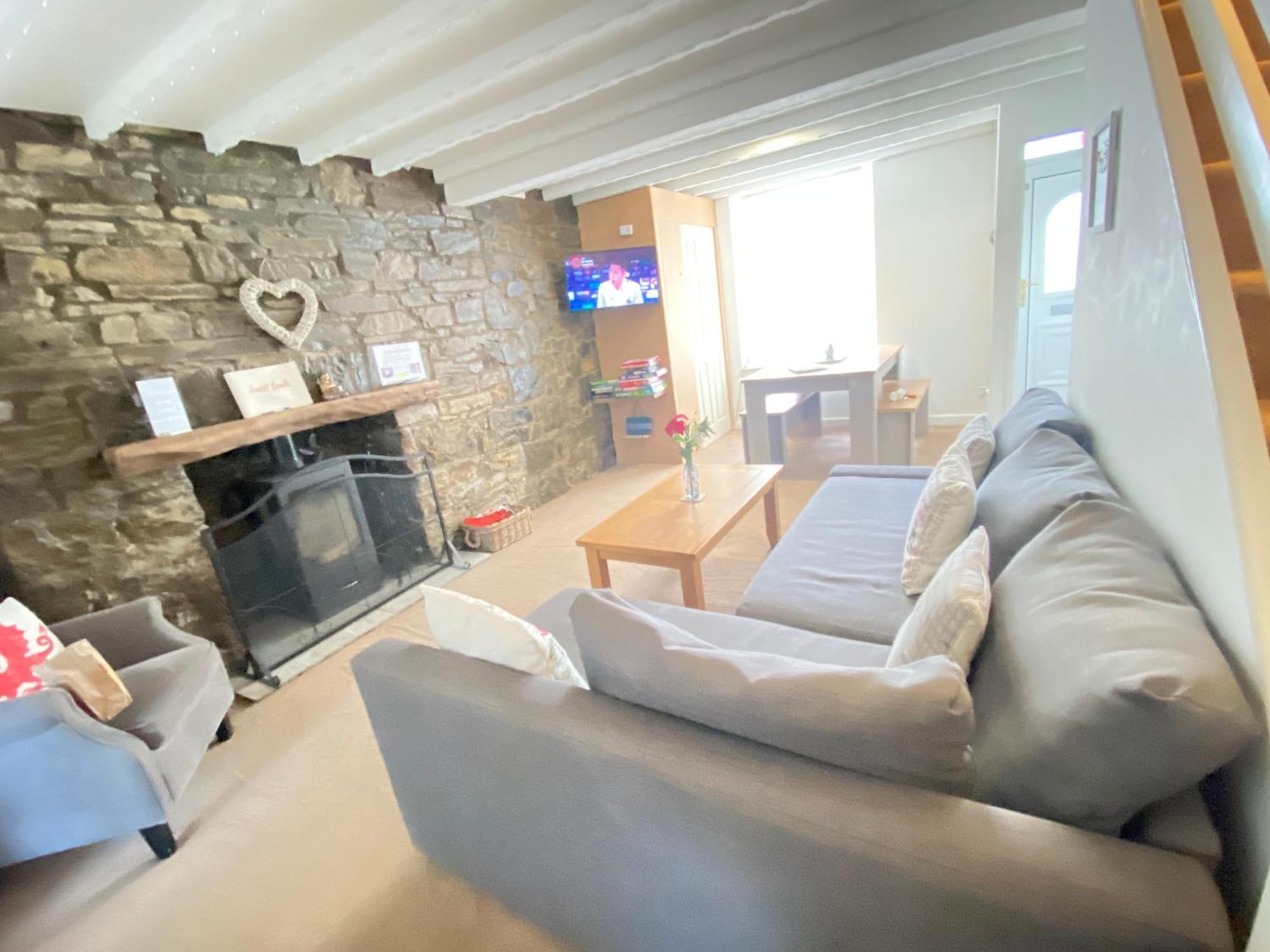 The Cwtch, Log Fire, Sleeps 6, Nr Zip World, Brecon And Bike Park Wales Villa Aberdare Exteriör bild